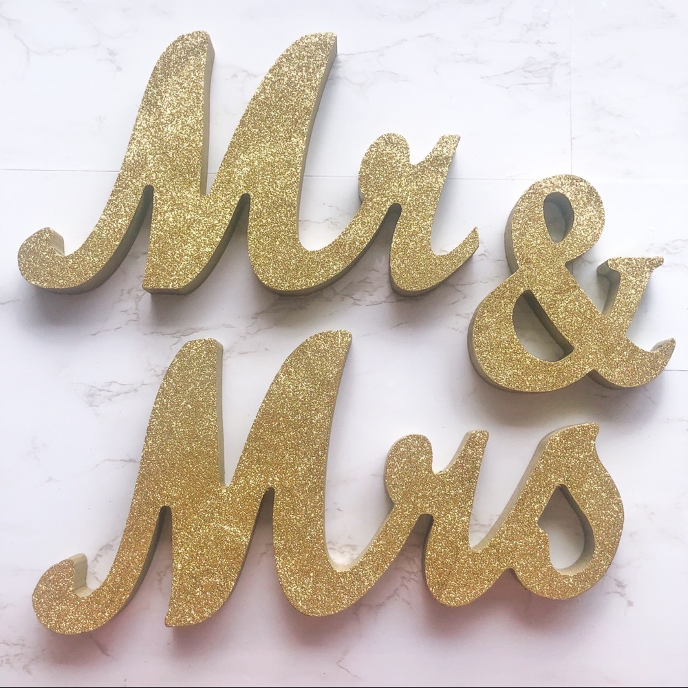 Mr & Mrs wooden sign